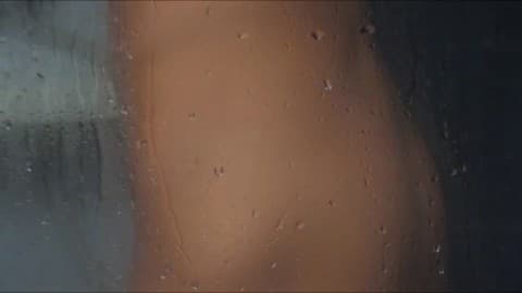 Surprise à la sortie de la douche !