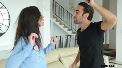 Après cigarette, elle besoin d’un baise hard