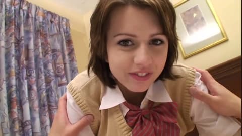 Grosse Cochonne baisée dans son uniforme