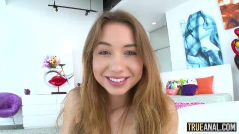 Karima avale une grosse charge de sperme