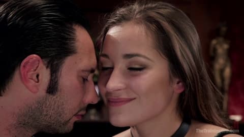 Dani Daniels est soumise à un entraînement BDSM intense