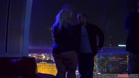 Bbw Facesitting avant d’offrir sa chatte