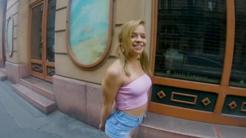 Alexa Flexy soumise à une hardcore jet anal