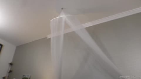 Sara Jay se masturbe pour beurette gros cul