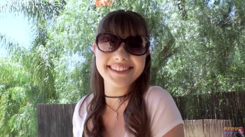 Luna Rival et Saya Song partagent une bite en trio