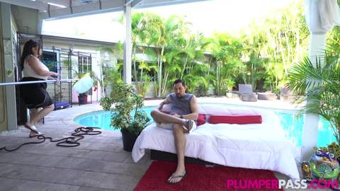 Une Grosse Salope se fait ouvrir en deux