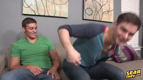 Ryder donne une bonne bareback hardcore a Dustin