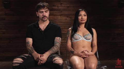 Avery Black attachée se donne à une BDSM sauvage