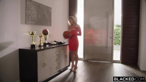 Angel Youngs triche avec grosse bite black