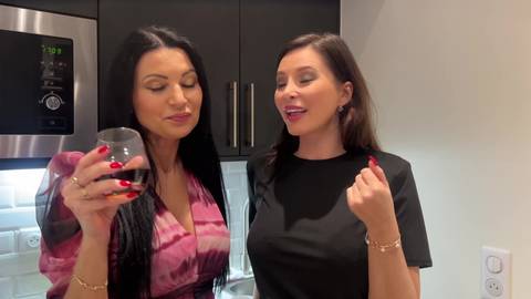 Ania Kinski et Anna Polina dans un trio en POV